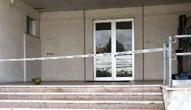 Vandali in azione, danni alle scuole di Capezzano Pianore