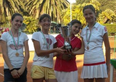 Trionfano le giovanissime del Tennis club Castelnuovo