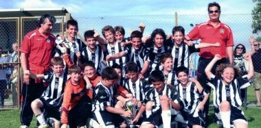 La formazione degli Esordienti 1999 del Fucecchio dopo la vittoria 