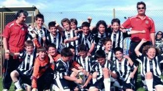 La formazione degli Esordienti 1999 del Fucecchio dopo la vittoria