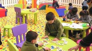 Bambini in una scuola materna