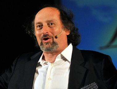 <b>IL MATTATORE </b>Antonio Cornacchione in scena a Cascina questa sera      