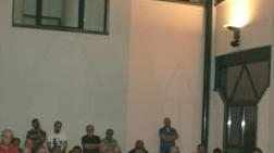 <b>Biancoblù a un bivio.</b> Si decide in queste ore il futuro del Gs Rosignano. Nella foto una delle ultime assemblee che si è tenuta a Solvay nell’auditorium in piazza del Mercato