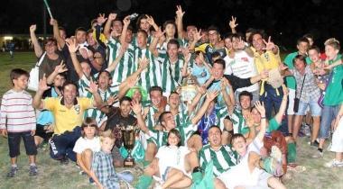La squadra del Capanne festeggia la vittoria   