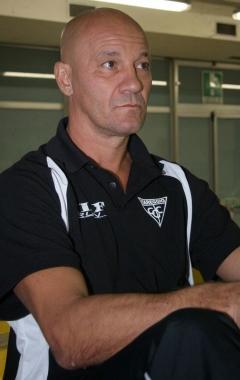 <b>BIANCONERO E... AZZURRO.</b> Massimo Mariotti, condottiero dello storico scudetto vinto dal Centro 