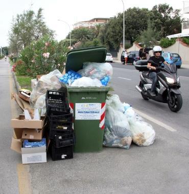 Raccolta differenziata Materiale in attesa di essere prelevato   