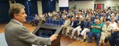 Il rettore Massimo Augello durante lincontro sullatto aziendale  