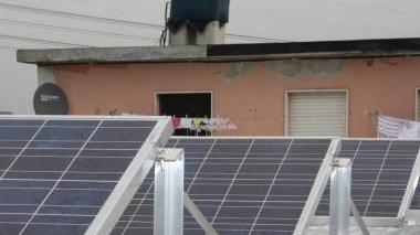 Un impianto fotovoltaico installato sul tetto di un’abitazione