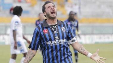Carparelli, bomber nerazzurro, esulta dopo uno dei suoi tanti gol