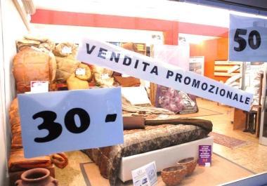 Saldi estivi nei negozi 