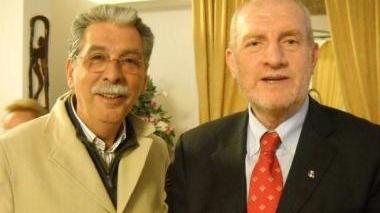 <strong>INSIEME.</strong> Roberto De Santis (a sinistra) con il sindaco Farnetani