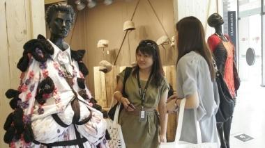 Tra gli stand di Pitti filati e di Prima tessuti non sono mancati i clienti cinesi