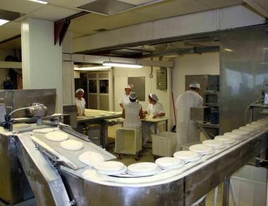 A sinistra il Panificio Moderno di Montaione e sopra l’ex fornace a San Matteo di Granaiolo