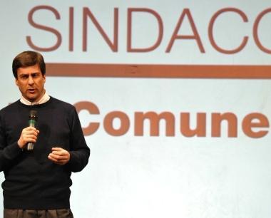 <b>DUELLANTI </b>Mario Lolini in un poster ed Emilio Bonifazi durante un comizio 
