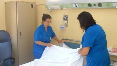 Infermiere al lavoro all’ ospedale del Ceppo Parte il piano estivo dell’ azienda sanitaria