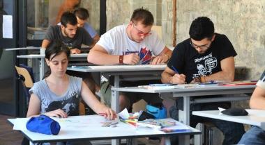 Studenti durante la prova scritta della maturit&agrave; 