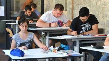 Studenti durante la prova scritta della maturità