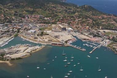 Una veduta dellarea destinata a trasformarsi nel porto Cantieri  