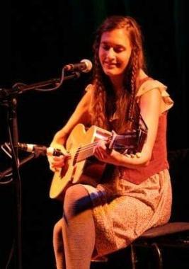 Il folk Usa in concerto con Josephine Foster