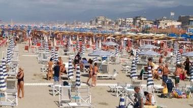 Sotto l’ombrellone i libri tascabili