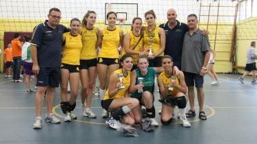 A destra la squadra Under 18 della Cerretese