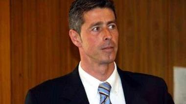 Il delegato allo Sport Fabio Vullo In alto un0immagine del Palazzetto dello sport ancora chiuso