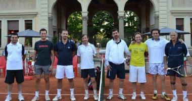 Nella foto, un gruppo di partecipanti al torneo Profumeria La Gardenia 