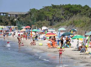 Muore sulla spiaggia colpita da malore