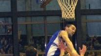 Un’azione del Basket Sei Rose