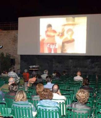 La proiezione di un film allaperto 