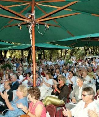 Pubblico al Pasquini nellultima edizione del Premio Spadolini E a fianco da sinistra Zavoli e Romano     