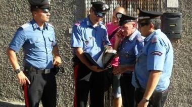 <b>CARABINIERI.</b> Davanti alla casa dell’uomo a Tirli