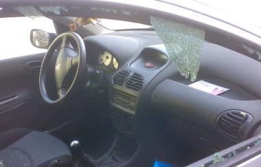 <b>PAURA.</b> I rilievi della polizia a San Marco e il vetro sfondato dai rapinatori  