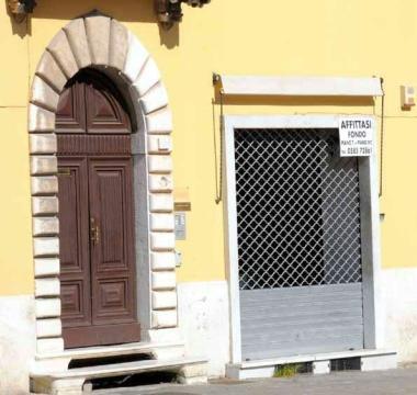 Uno dei tanti fondi sfitti 