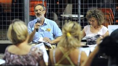 Un momento dell’assemblea A sinistra il contestato ponte sullo Stella