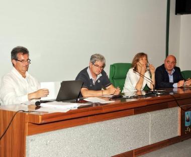 Sopra da sinistra il sindaco Roberto Peria, il presidente dellAutorit&agrave; Portuale Guerrieri e gli assessori Anna Marson e Alessandro Mazzei 