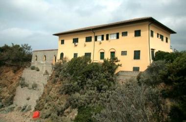Il lato del Godilonda che insiste sulla spiaggia della Cianciafera