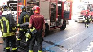 Misterioso incendio, a fuoco camper e sterpaglie