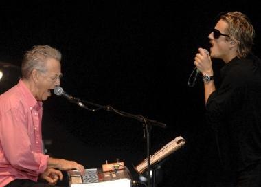 Manzarek (a sinistra) e Krieger in concerto