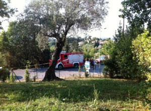 Madre e due bambini morti carbonizzati in un'auto L'ipotesi è un un omicidio-suicidio