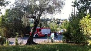 Madre e due bambini morti carbonizzati in un'auto L'ipotesi è un un omicidio-suicidio