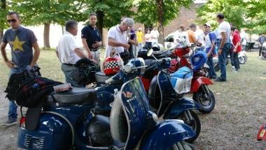 Raduno di 250 "vespisti"