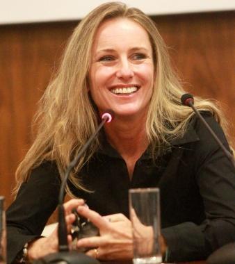 <b>ANCHOR-WOMAN.</b> Maria Luisa Busi 
