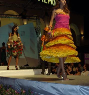 Sfilata di moda stasera in piazza S. Bernardino a Camaiore 