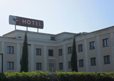 Lhotel allarea di servizio della superstrada 