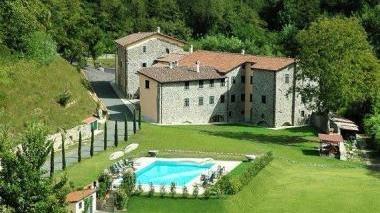 L’esterno del resort Ponte del Vegnuti sulle colline di Ceserano