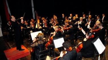 <b>CASSERO. </b>A destra e, a sinistra l’Orchestra Città di Grosseto