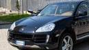 Con il Cayenne investe tre pensionati