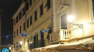 Ubriaca, semina il caos in un bar del centro