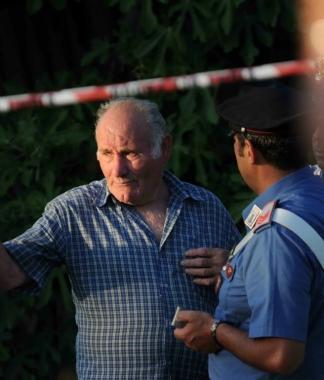 Un pensionato che ha gli orti lungo la strada del rogo 
